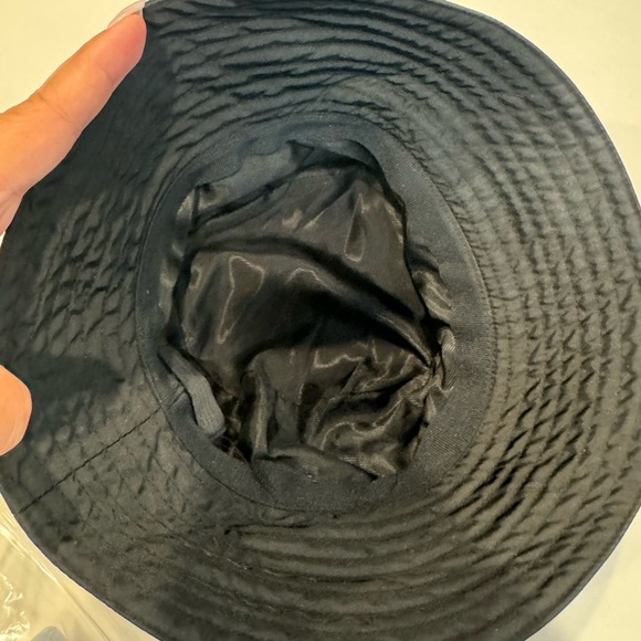 Authentic Prada hat - Picture 7 of 11